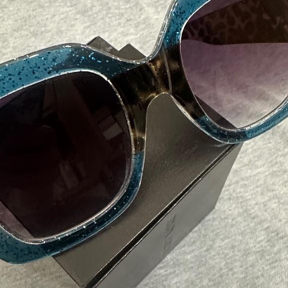 Gucci Teal and Black Women's Sunglasses - Picture 3 of 14